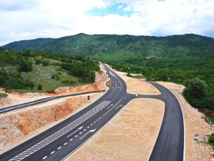 <b>REALIZOVAN PROJEKAT REKONSTRUKCIJE PUTA M7 (M6) NIKŠIĆ-VILUSI, DIONICA: TRUBJELA-VILUSI</b>